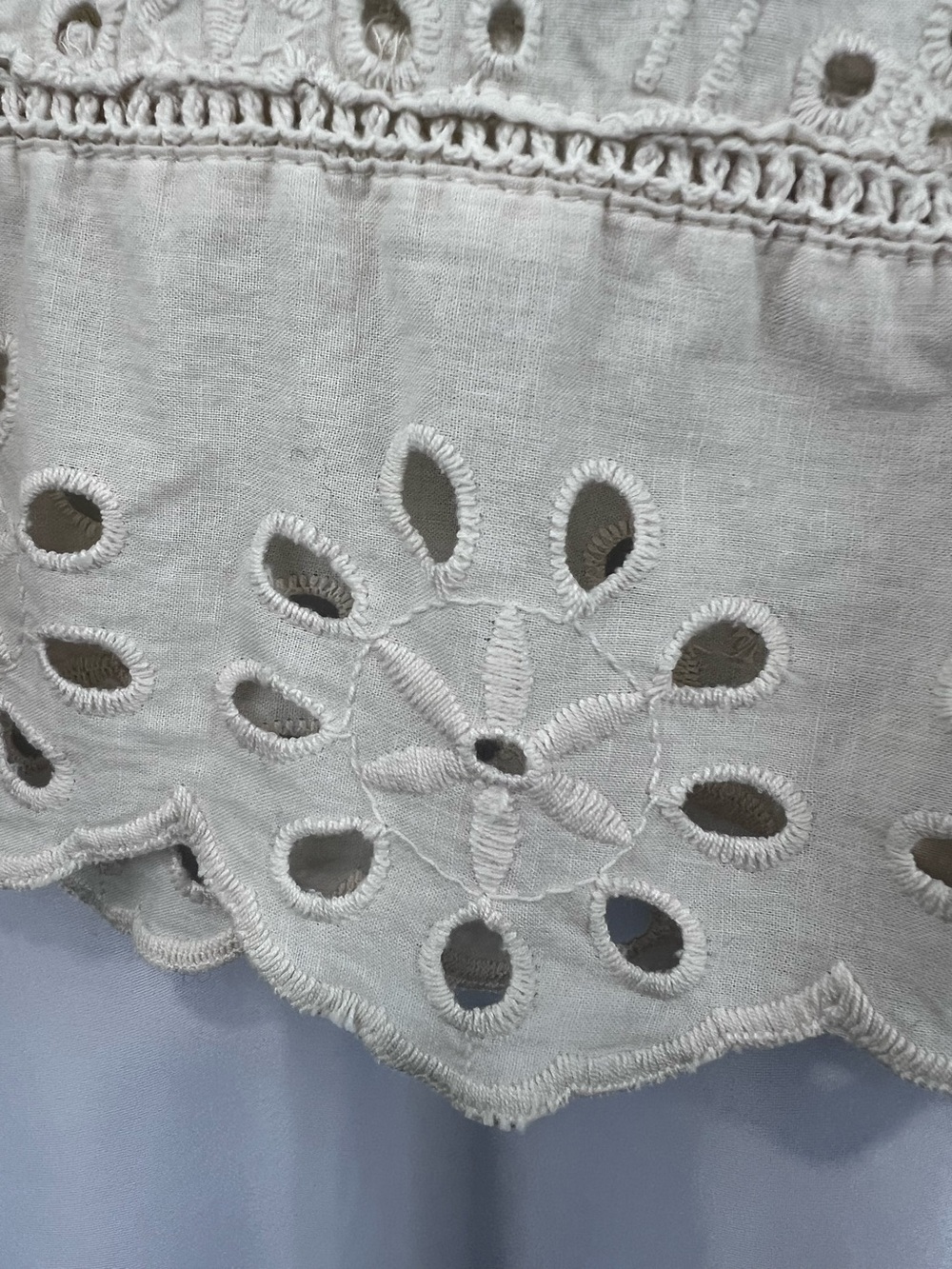 Jennifer And Grace Cream Eyelet Blouse Size Medium - Picture 8 of 12